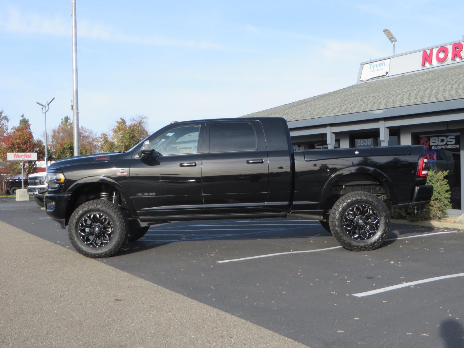 2020 BLACK /BLACK RAM 3500 Limited Mega Cab (3C63R3PLXLG) with an 6.7L I6 HO Turbo Diesel engine, Aisin 6-speed Automatic Transmission transmission, located at 2630 Grass Valley Highway, Auburn, CA, 95603, (530) 508-5100, 38.937893, -121.095482 - Photo #7